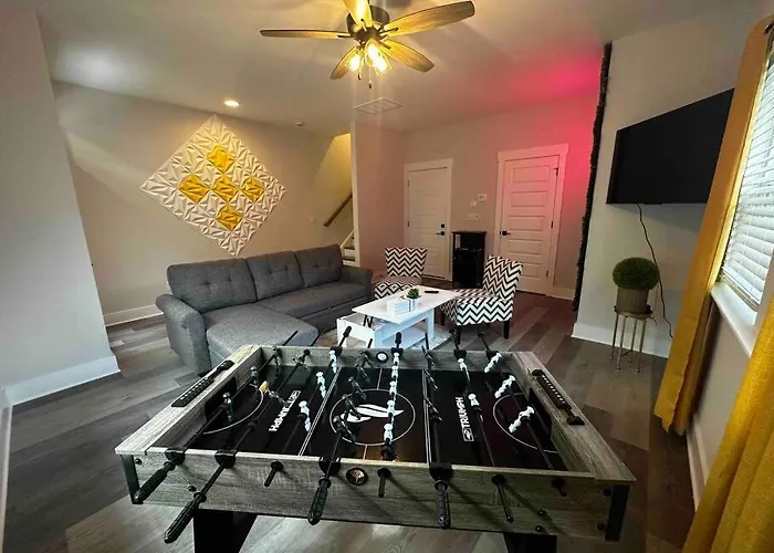 4 Story Queen City Retreat! New! Walk To Downtown!