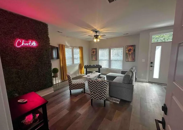 4 Story Queen City Retreat! New! Walk To Downtown!