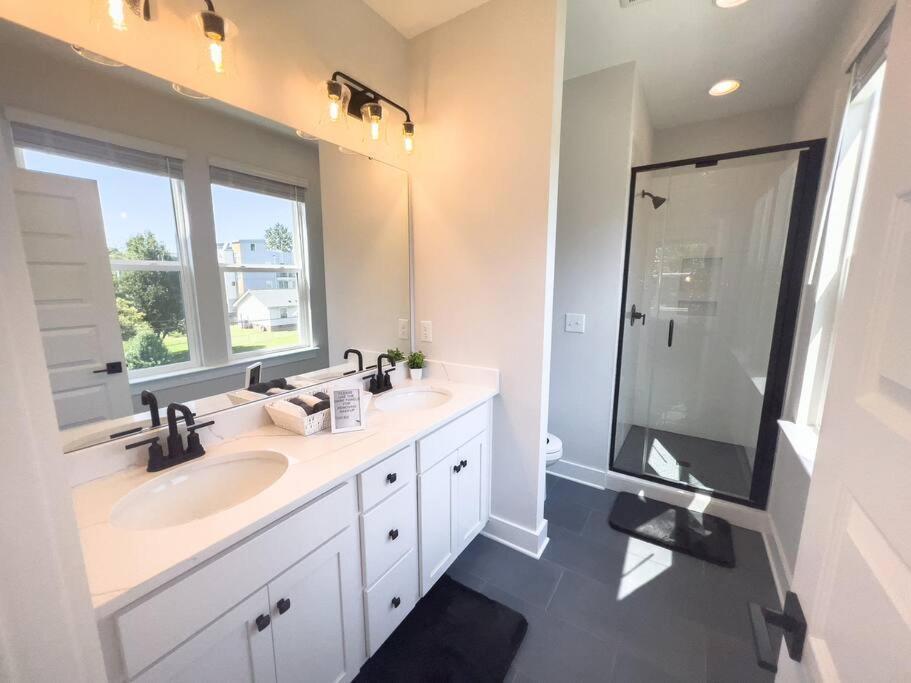 Apartamento 4 Story Queen Retreat! New! Walk To Downtown! Charlotte