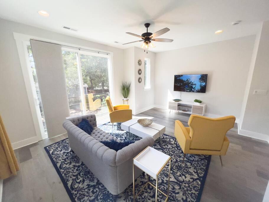Apartamento 4 Story Queen Retreat! New! Walk To Downtown!