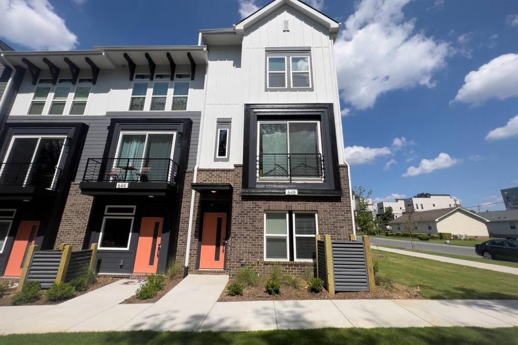 Apartamento 4 Story Queen Retreat! New! Walk To Downtown! *